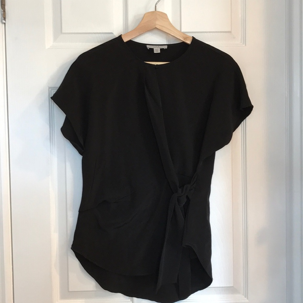 Halston short sleeved tie front blouse